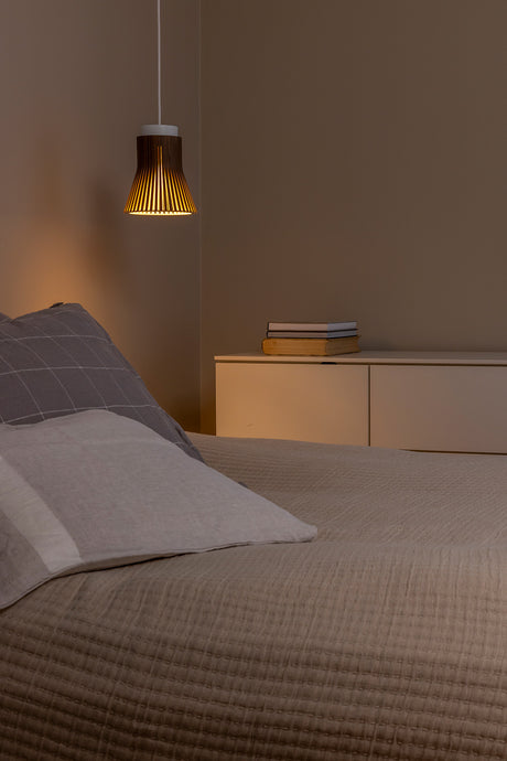 Lámpara colgante Petite 4600 de Secto Design en un interior
