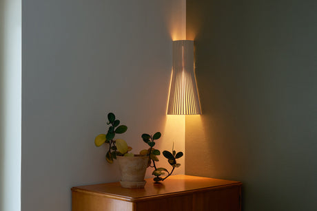 Aplique de esquina Secto Small 4237 de Secto Design en un interior