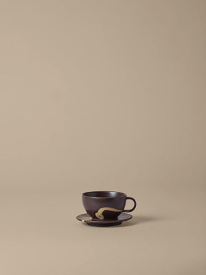 Taza con platillo Koyo marrón oscuro/Buff · Ferm Living