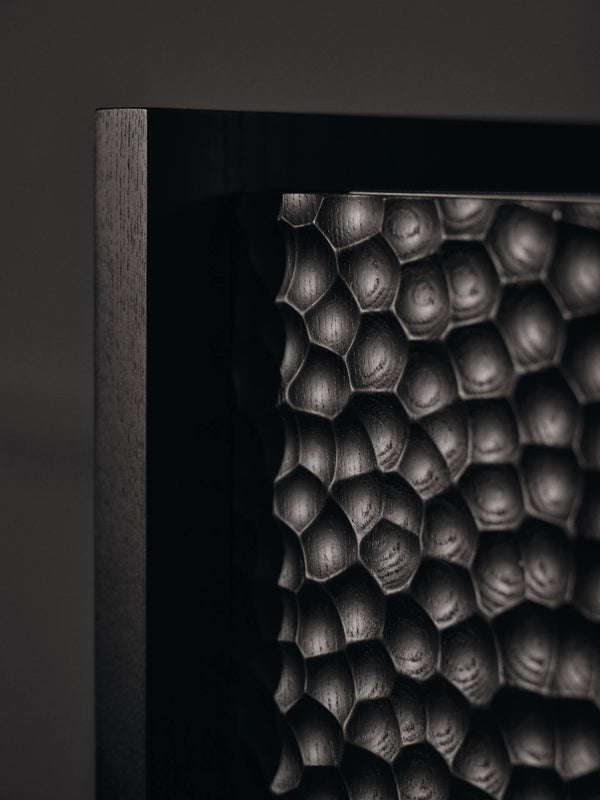 Mesa auxiliar Scarni fresno teñido oscuro · Ferm Living