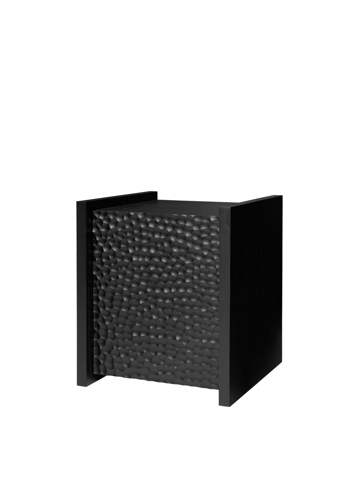 Mesa auxiliar Scarni fresno teñido oscuro · Ferm Living
