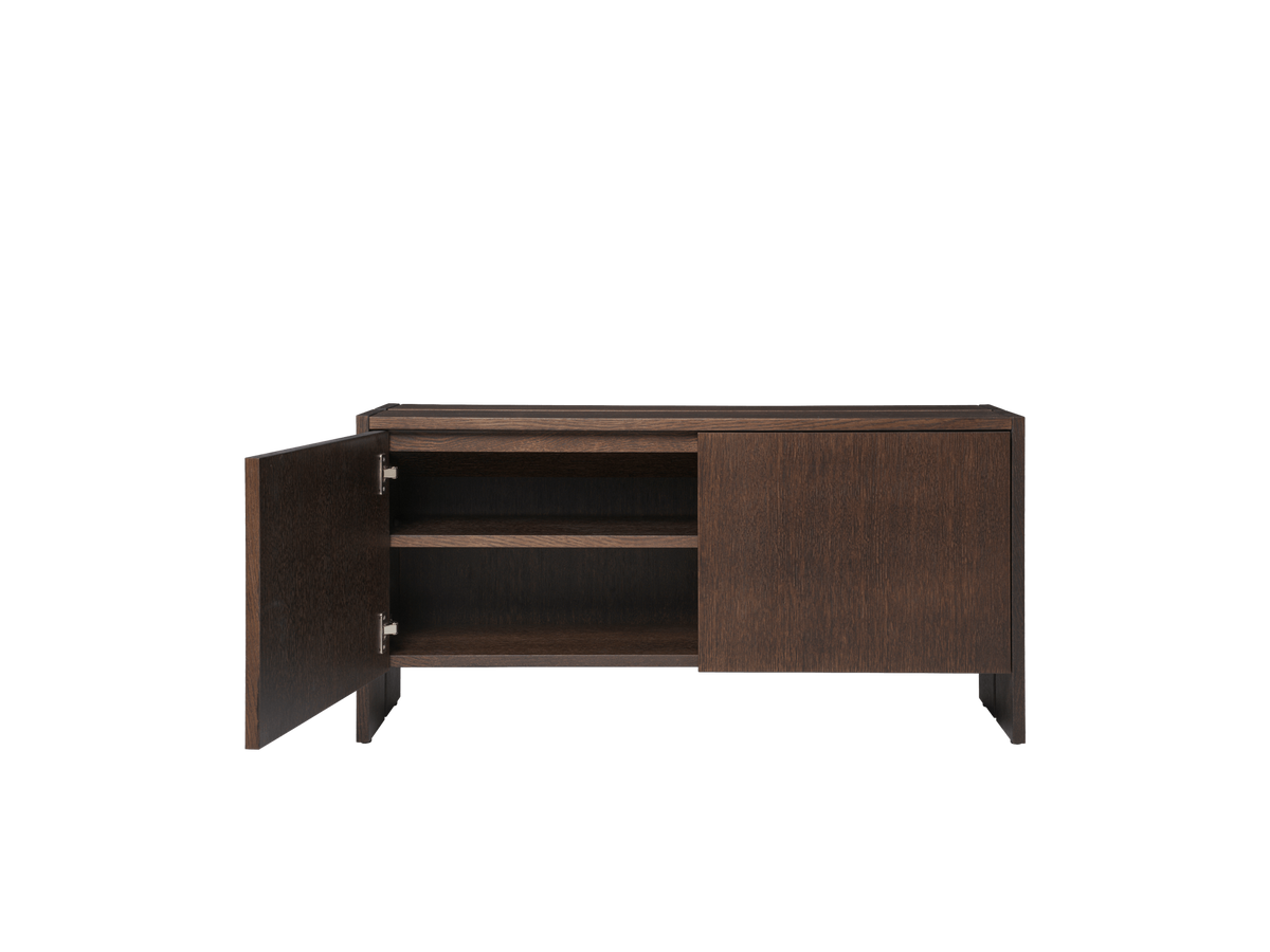 Mueble recibidor Parcel bajo roble teñido oscuro · Ferm Living