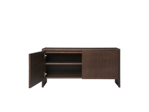 Mueble recibidor Parcel bajo roble teñido oscuro · Ferm Living