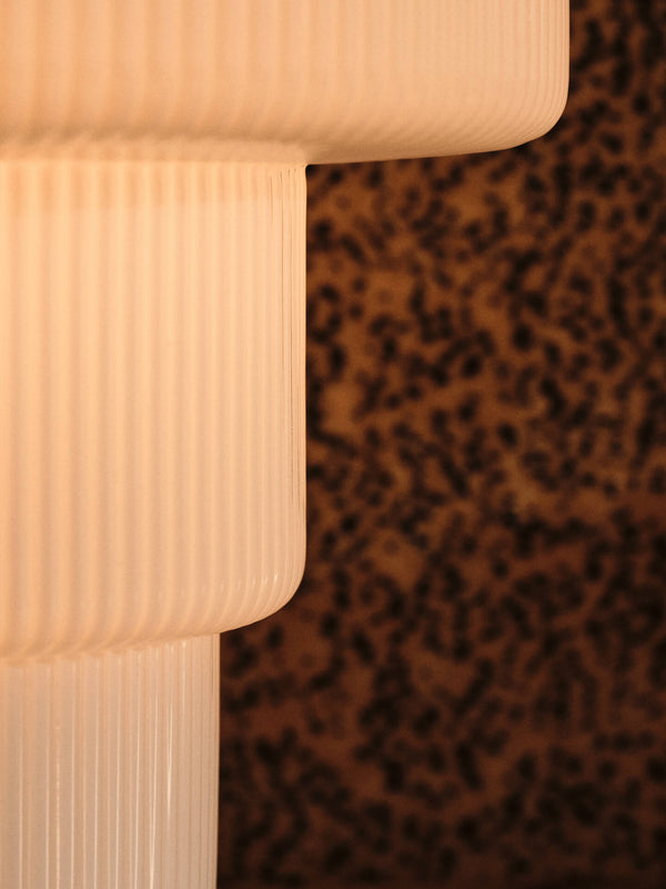 Lámpara de sobremesa Ripple de Ferm Living