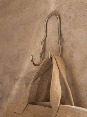 Colgador doble Curvature de Ferm Living