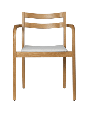 Silla de comedor Boda con brazos · Ferm Living Natural Oak · Staple Off-White