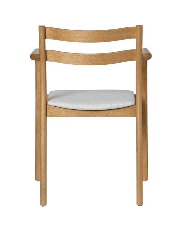 Silla de comedor Boda con brazos · Ferm Living Natural Oak · Staple Off-White