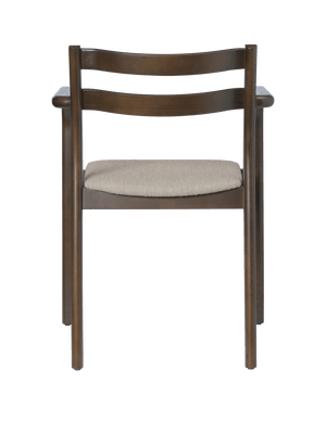 Silla de comedor Boda con brazos · Ferm Living Dark Stained Beech · Soft Bouclé Natural