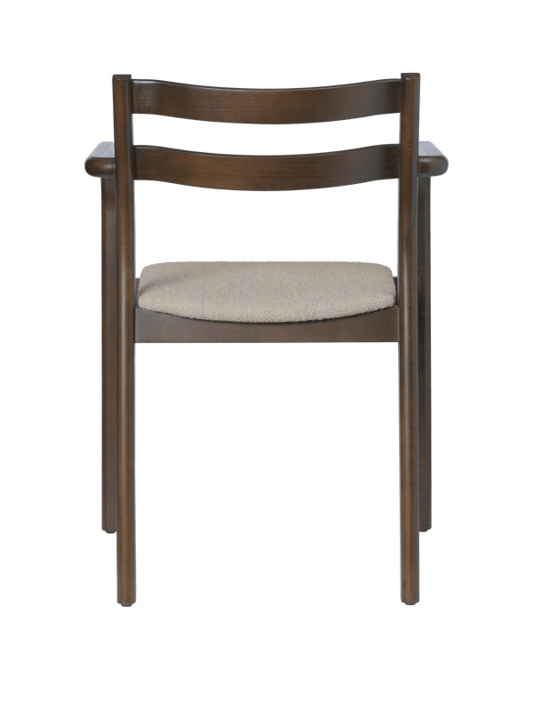 Silla de comedor Boda con brazos · Ferm Living Dark Stained Beech · Soft Bouclé Natural