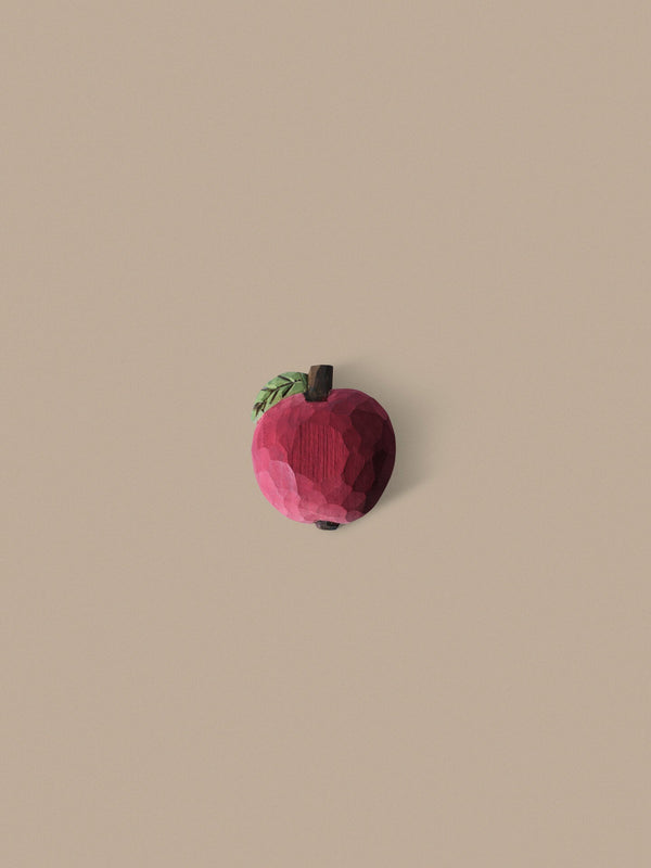 Colgador tallado a mano Apple de Ferm Living