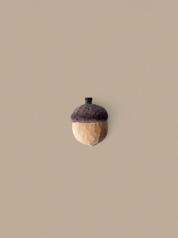 Colgador tallado a mano Acorn de Ferm Living