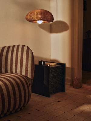 Mesa auxiliar Scarni fresno teñido oscuro · Ferm Living