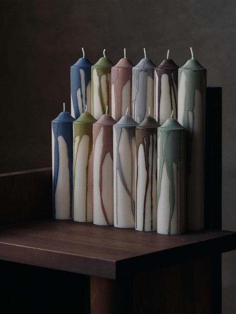 Vela cilíndrica Dryp L verde oliva · Ferm Living
