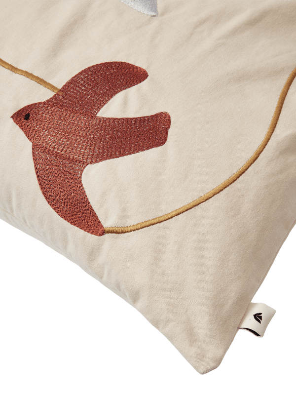Funda de cojín bordada Swif Bird de Ferm Living