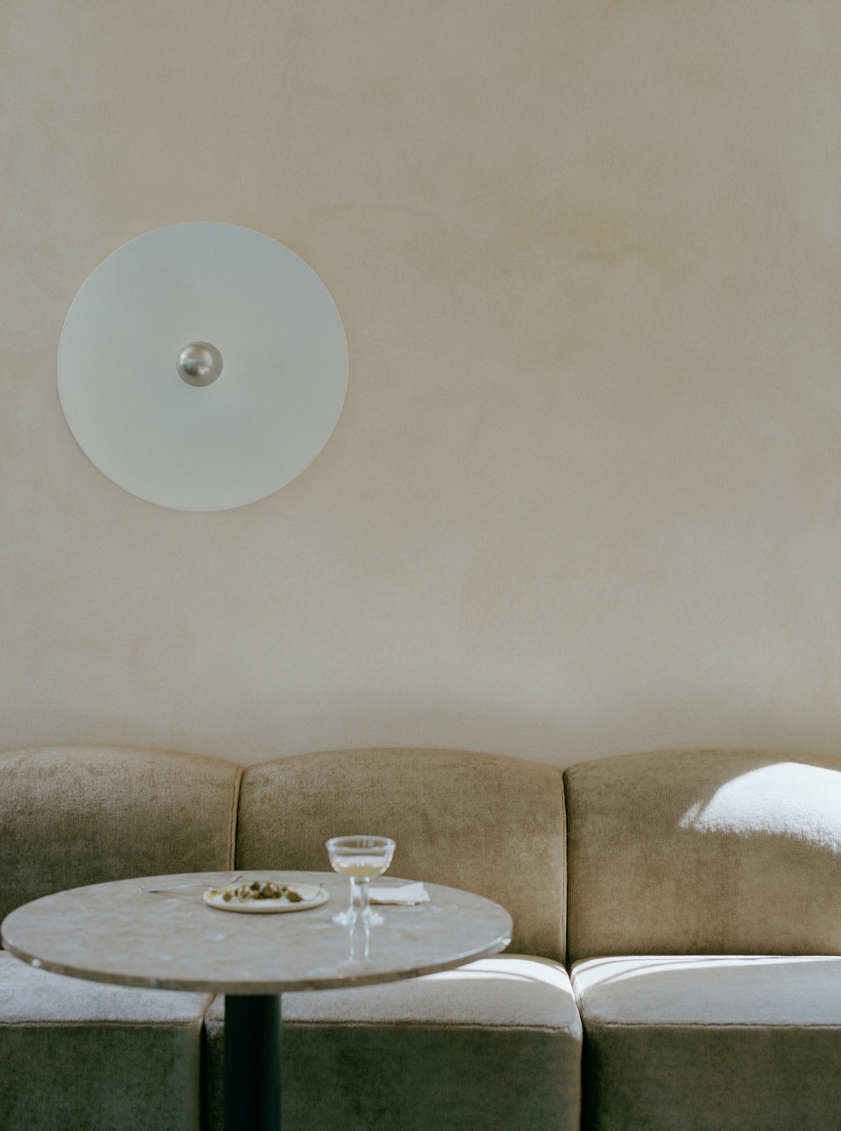 Modular dining sofa Shore · New Works