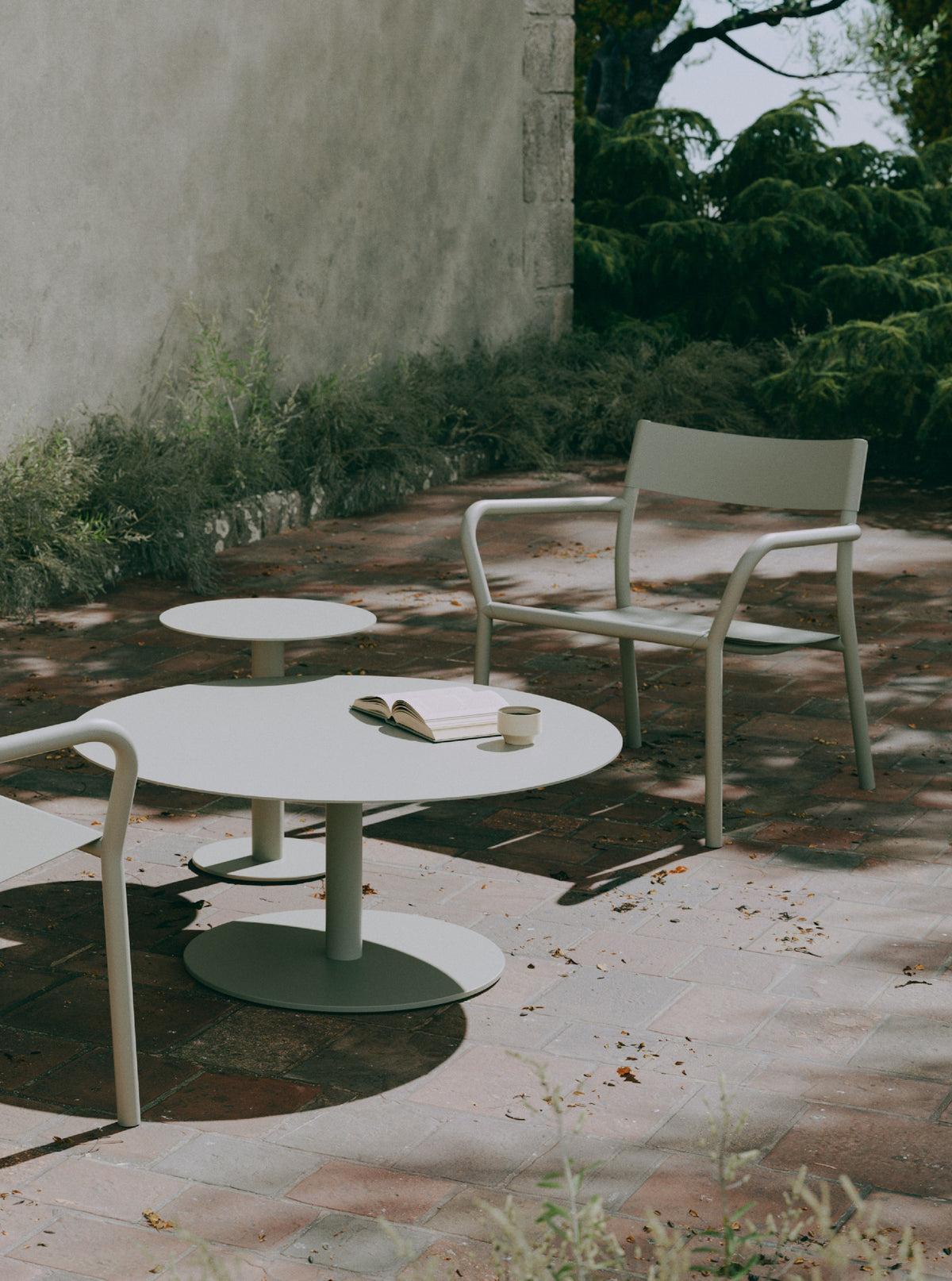 Mesa de apoio May · New Works