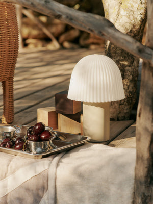 Lámpara portátil Frill · Ferm Living