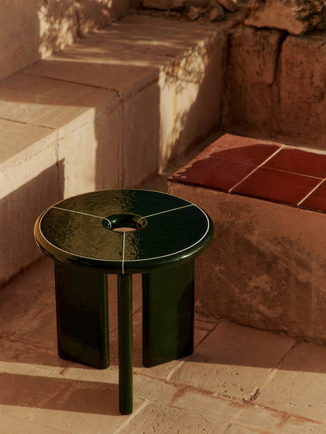 Mesa auxiliar Deya verde oscuro · Ferm Living