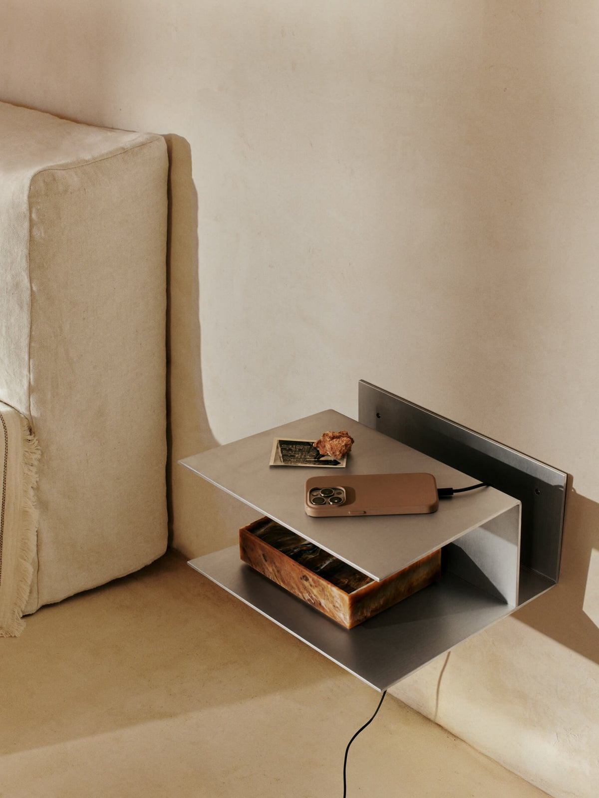 Mesita de noche Lager de Ferm Living