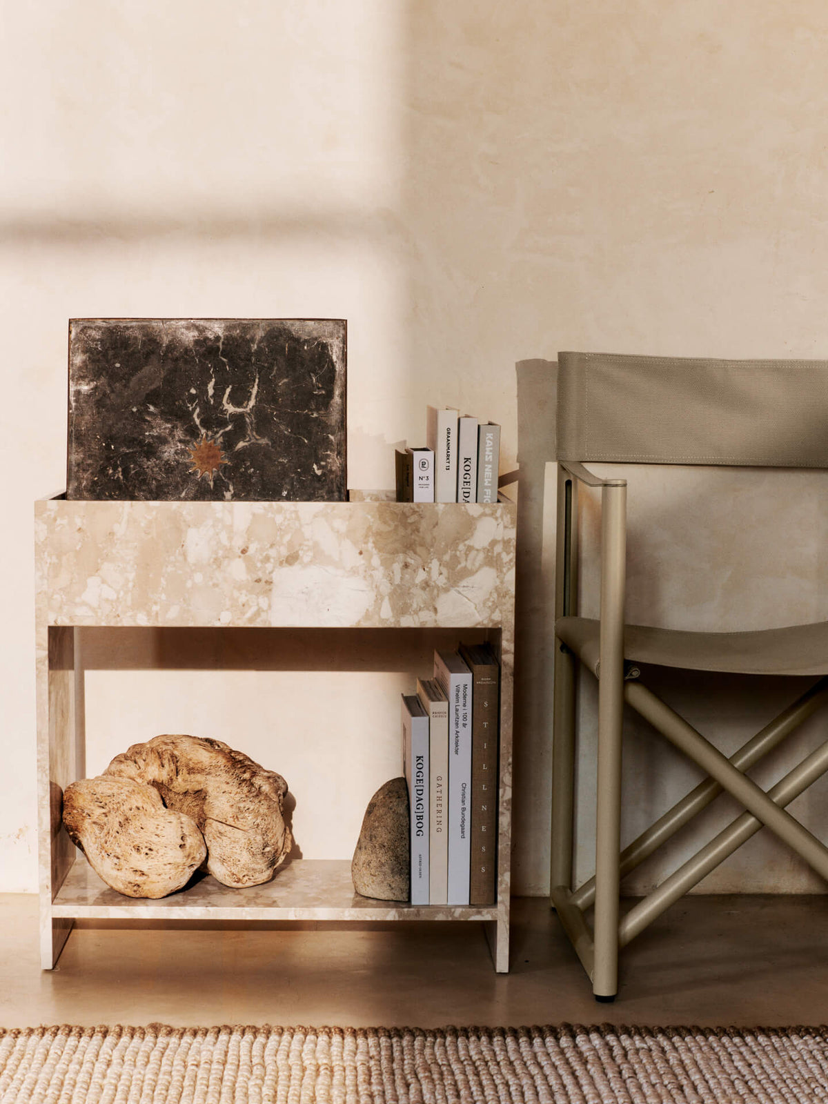 Jardinera de piedra con estante Stone de Ferm Living