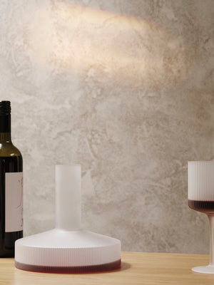 Jarra de vino Ripple de Ferm Living