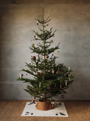 Cubrepié de árbol trenzado Drape · Ferm Living · ambiente