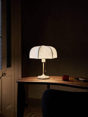 Lámpara de mesa Poem · Ferm Living