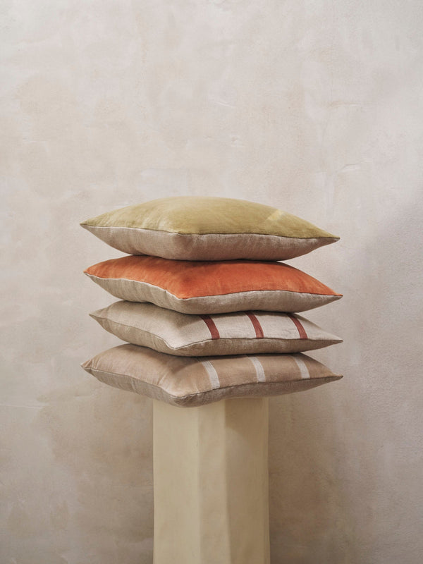 Cojín de rayas Senti Stripe de Ferm Living
