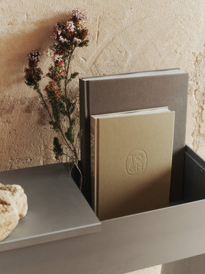 Jardinera con estante Lager de Ferm Living