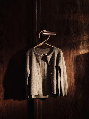 Perchas infantiles Wavi de Ferm Living