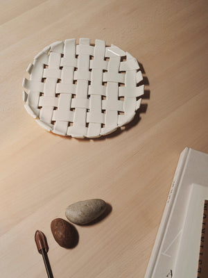 Fuente Plait blanco roto · Ferm Living