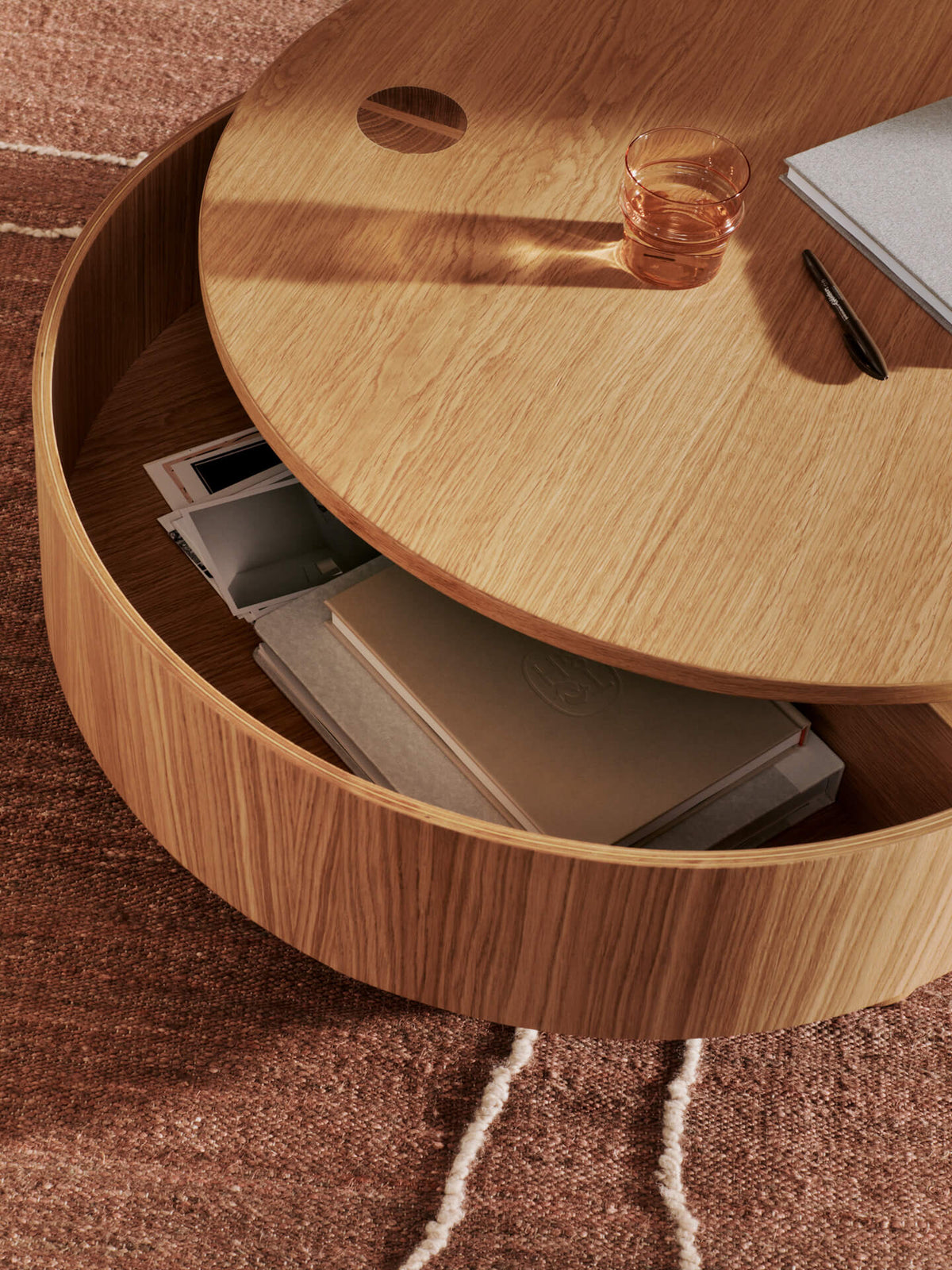 Mesa con almacenaje Olles de Ferm Living