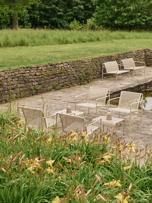 Butaca con brazos de exterior Dapple de Ferm Living