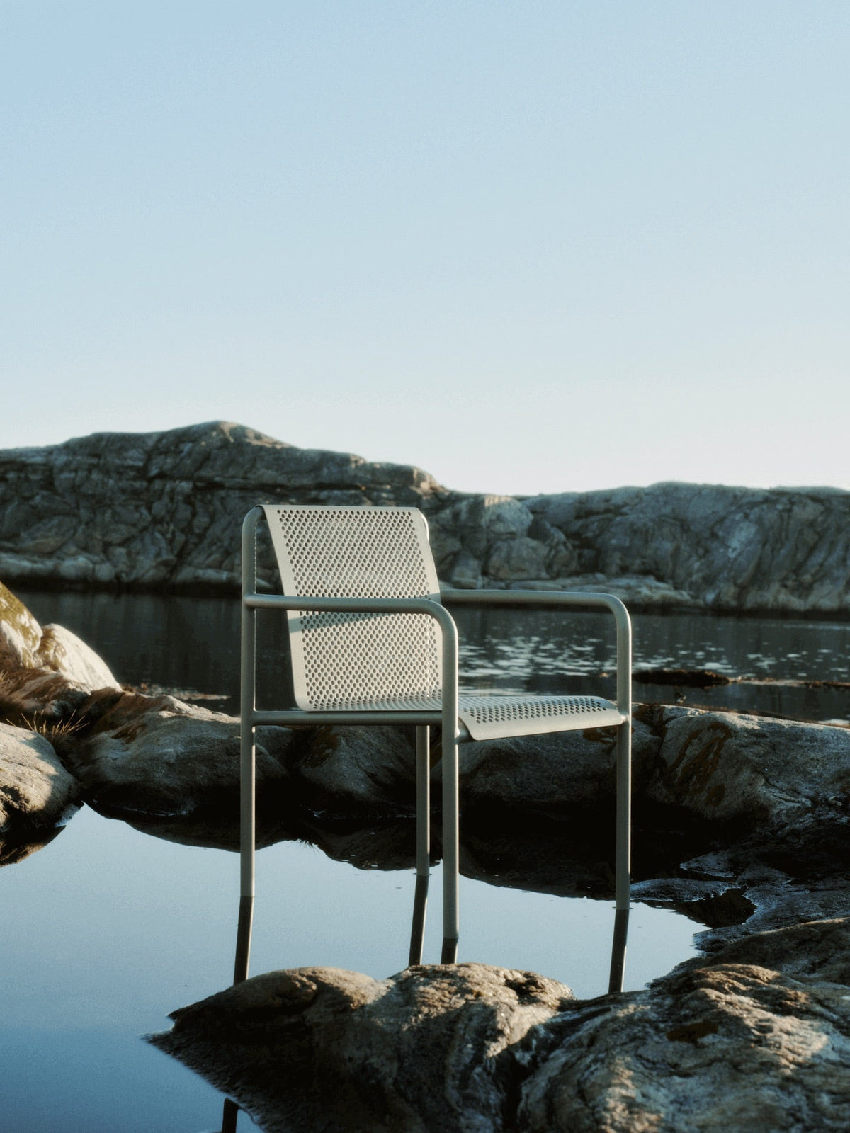 Silla con brazos de exterior Dapple de Ferm Living