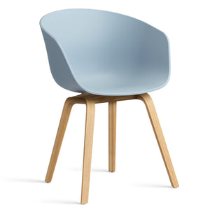 Silla About A Chair AAC 22 · HAY · slate blue 2.0 / Varnished Oak
