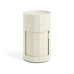 Mueble auxiliar Facet · HAY · Eggshell / High
