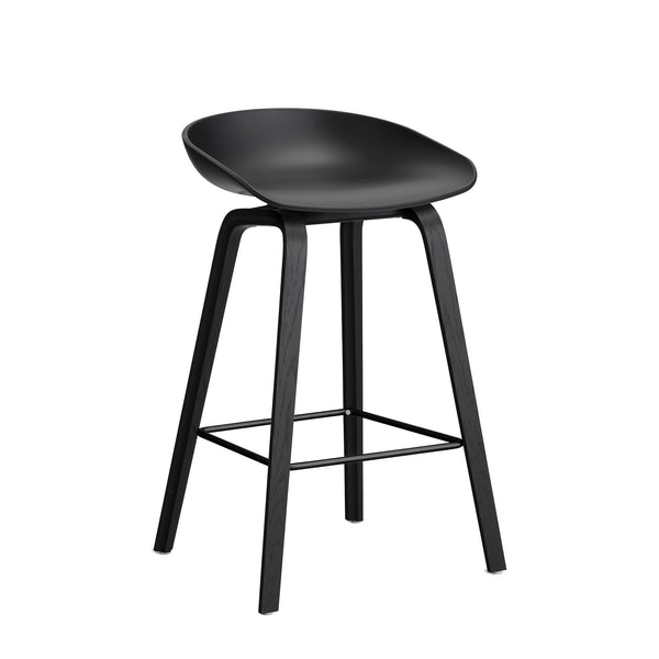 Taburete alto About A Stool AAS 32 · HAY · black 2.0 / H 65 cm / Black-Lacquered Oak / Black Steel