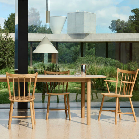 Mesa de comedor Annex Overhang · HAY · ambiente