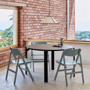 Silla plegable Backflip · HAY · ambiente