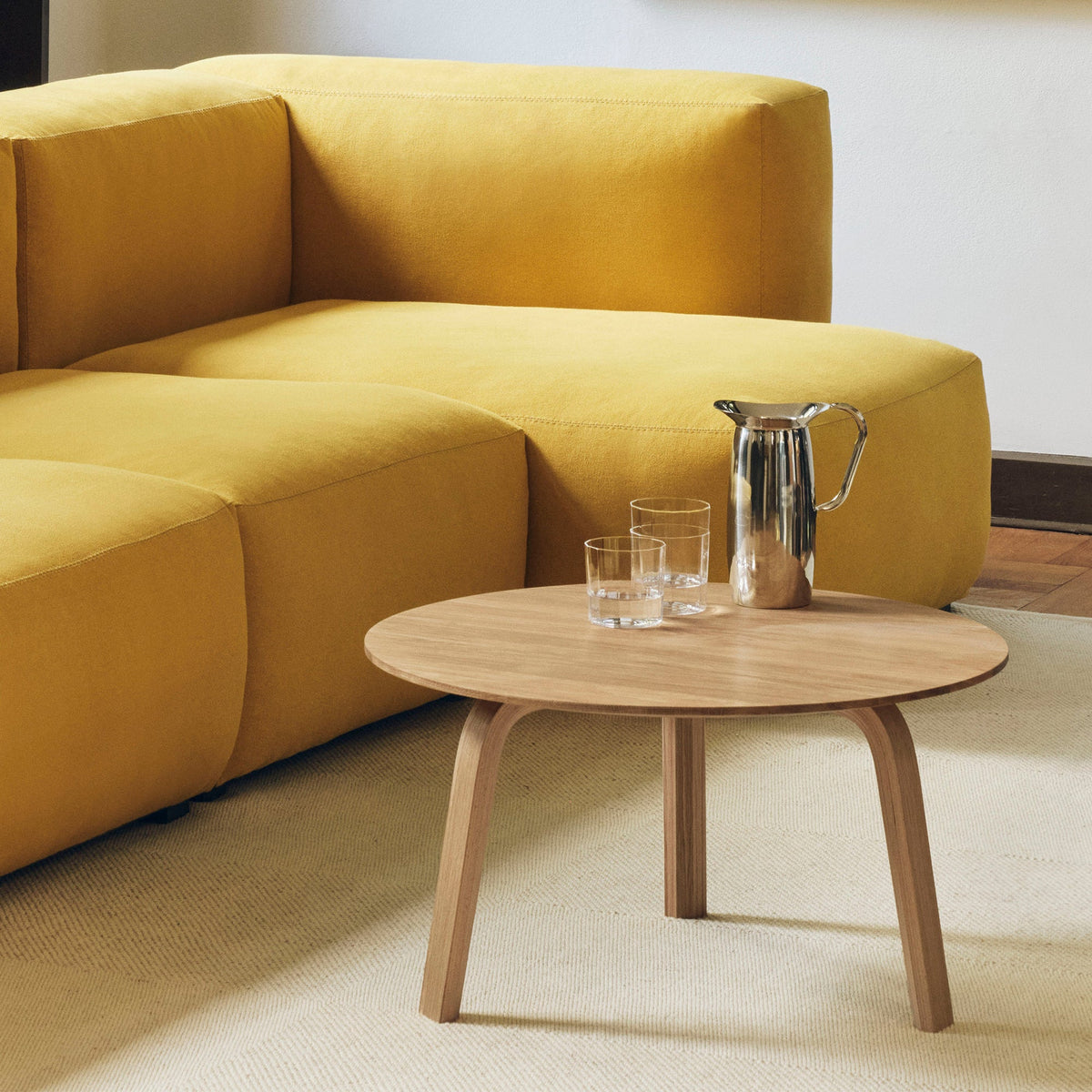 Mesa de centro Bella · HAY · ambiente