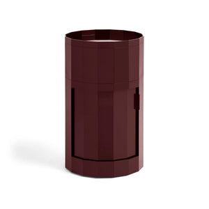 Mueble auxiliar Facet · HAY · Burgundy / High
