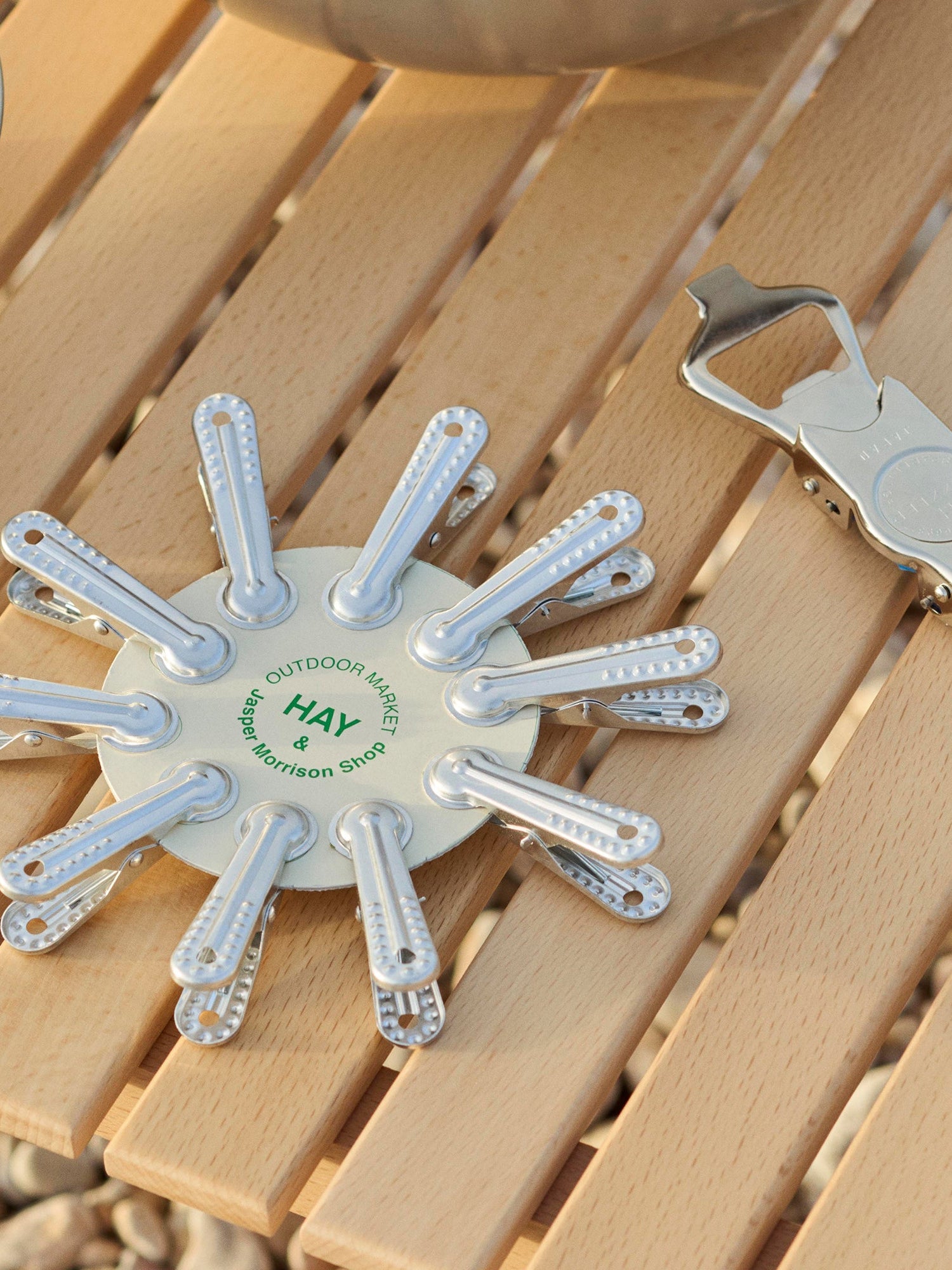 Pinza para sombrilla Outdoor Market · HAY · ambiente