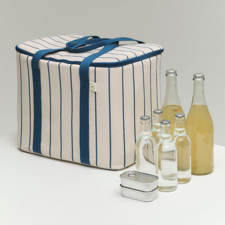Bolsa nevera Outdoor Market · HAY · ambiente