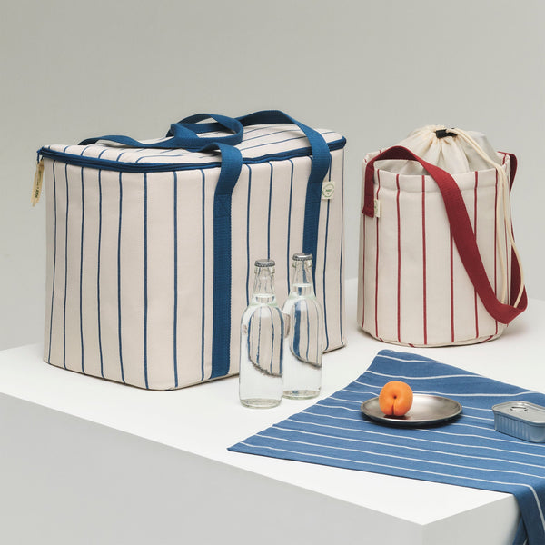 Bolsa nevera Outdoor Market · HAY · ambiente