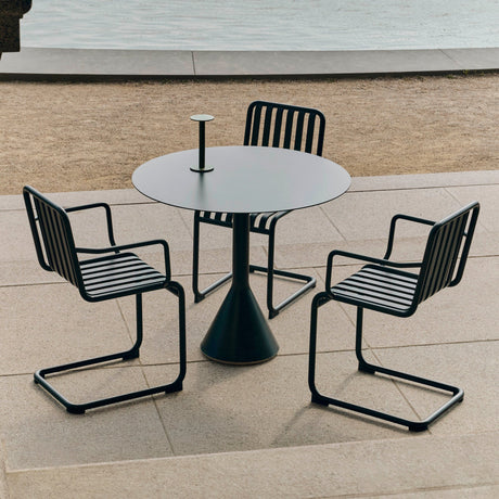 Butaca cantilever Palissade · HAY · ambiente
