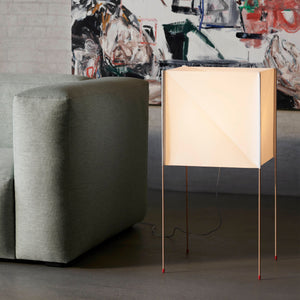 Lámpara de suelo Paper Cube · HAY · ambiente