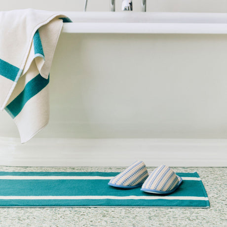 Alfombrilla de baño Stripe · HAY · ambiente