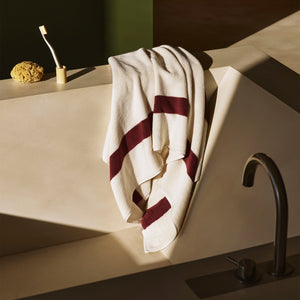 Toalla de baño Stripe · HAY · ambiente