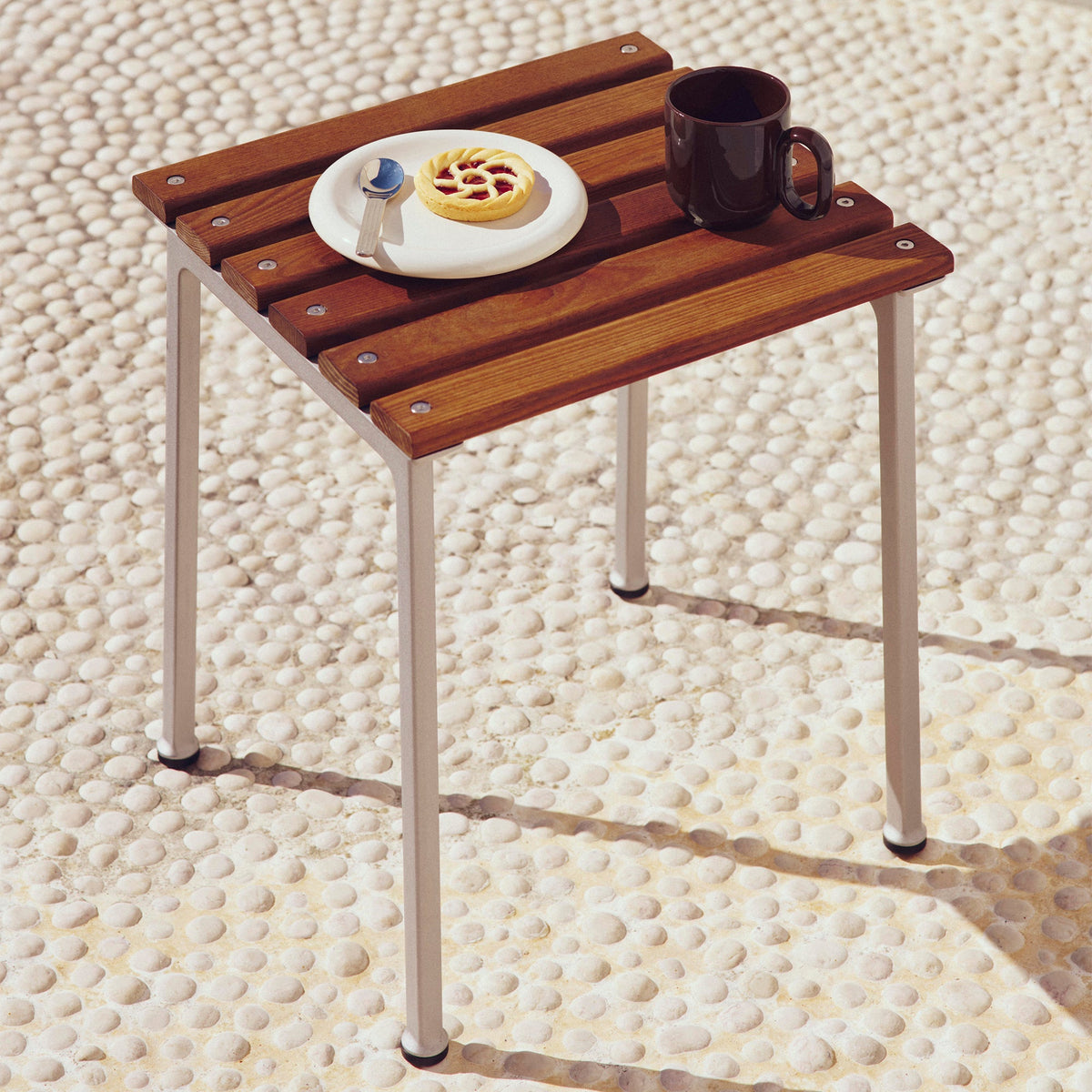 Taburete de exterior Traverse · HAY · ambiente