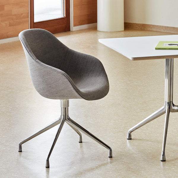 Silla giratoria About A Chair AAC 121 · HAY · ambiente